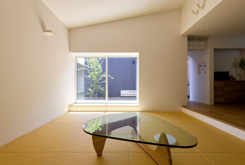 20260418-鴨方用-畳リビングと庭2